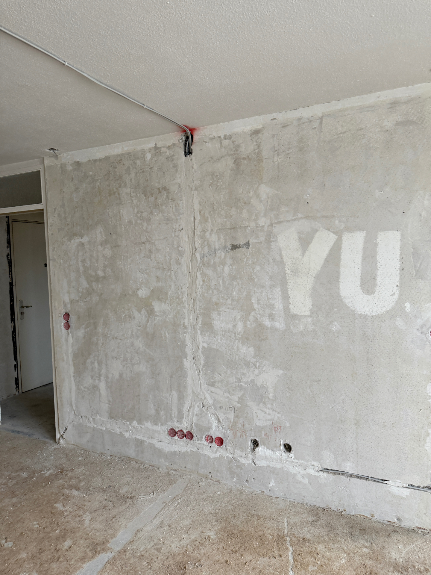 Rohbau-Wand vor Spachtel- und Putzarbeiten