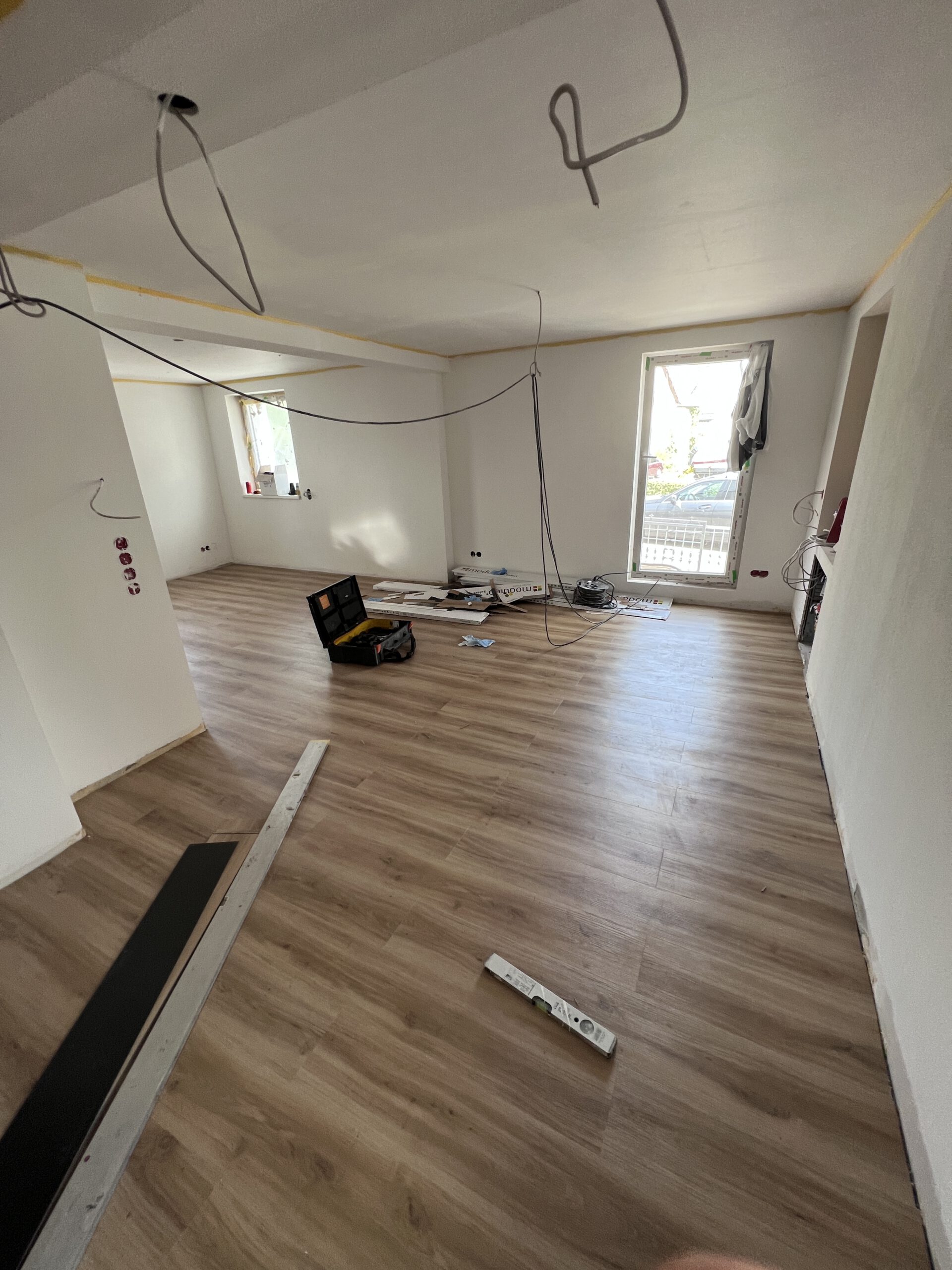 Wand mit Streichputz und Dispersionsanstrich