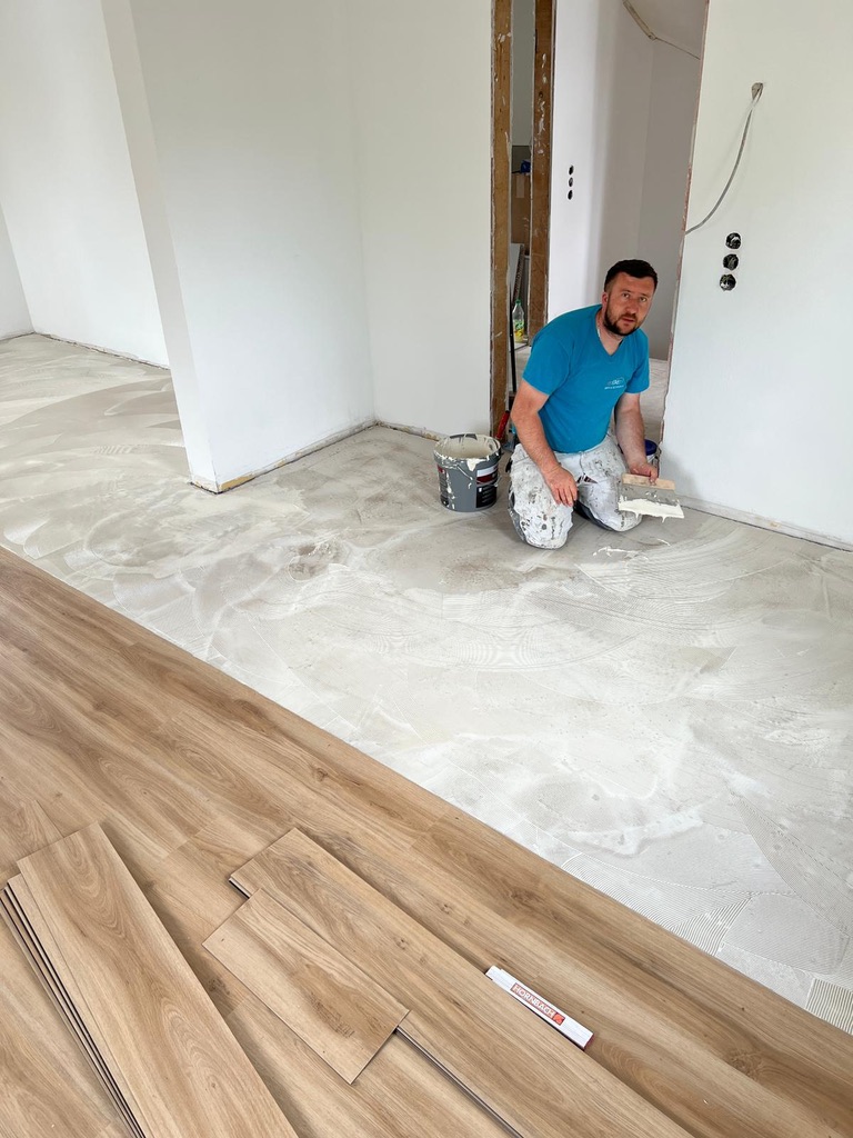 Vinyl-Designboden in Holzoptik – Verlegung im Wohnraum